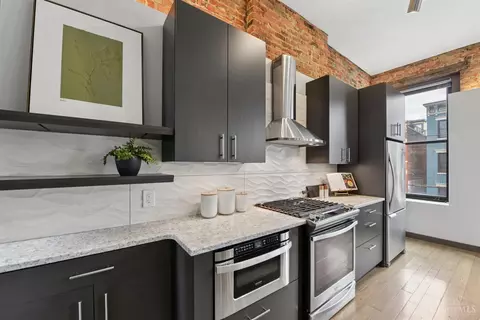 Kitchen - 1408 Elm St, Cincinnati, OH 45202 photo 2 of 4