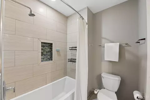 Bath - 1408 Elm St, Cincinnati, OH 45202 photo 2 of 2
