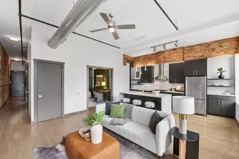 Living - 1408 Elm St, Cincinnati, OH 45202 photo 3 of 4