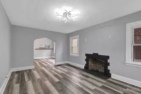 Living - 1124 Elberon Ave, Cincinnati, OH 45205 photo 3 of 3