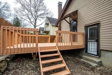 Exterior - 1124 Elberon Ave, Cincinnati, OH 45205 photo 6 of 7