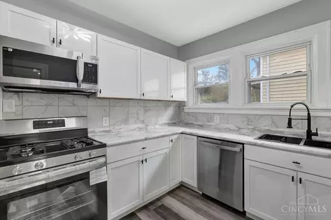 Kitchen - 1124 Elberon Ave, Cincinnati, OH 45205 photo 2 of 2