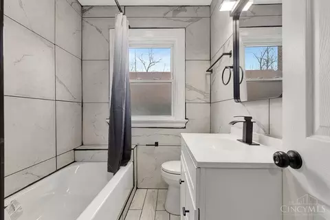 Bath - 1124 Elberon Ave, Cincinnati, OH 45205 photo 1 of 2
