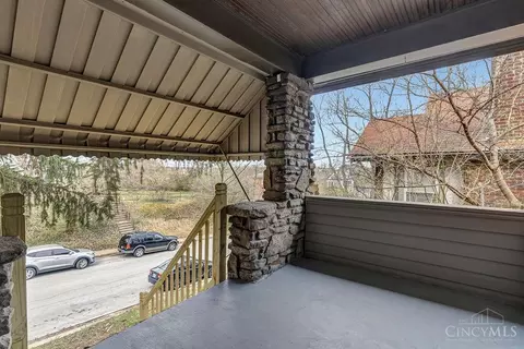 Exterior - 1124 Elberon Ave, Cincinnati, OH 45205 photo 2 of 7
