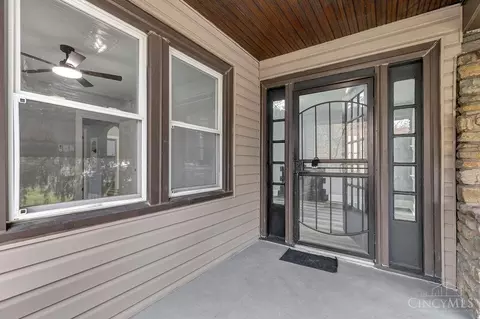 Exterior - 1124 Elberon Ave, Cincinnati, OH 45205 photo 3 of 7