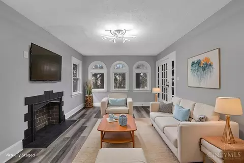 Living - 1124 Elberon Ave, Cincinnati, OH 45205 photo 2 of 3