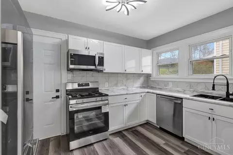 Kitchen - 1124 Elberon Ave, Cincinnati, OH 45205 photo 1 of 2