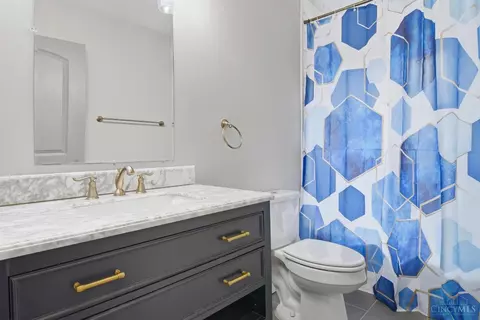 Bath - 3763 Hutton St, Cincinnati, OH 45226 photo 1 of 1