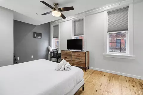 Bedroom - 35 13th St, Cincinnati, OH 45202 photo 2 of 3