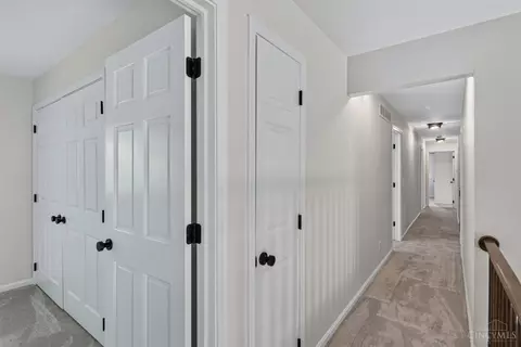 Entry Way - 7745 Ivygate Ln, Montgomery, OH 45242 photo 5 of 5