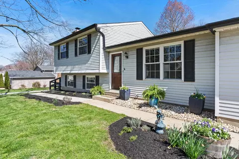 Exterior - 4206 Edinburgh Dr, Cincinnati, OH 45245 photo 5 of 12