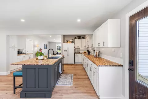Kitchen - 4206 Edinburgh Dr, Cincinnati, OH 45245 photo 3 of 9