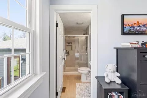 Entry Way - 4206 Edinburgh Dr, Cincinnati, OH 45245 photo 12 of 16