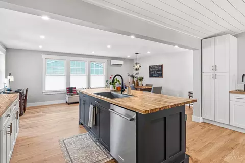 Kitchen - 4206 Edinburgh Dr, Cincinnati, OH 45245 photo 5 of 9