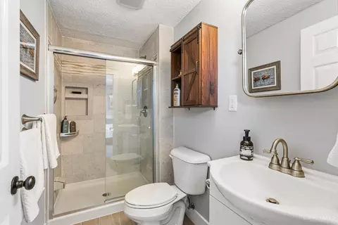 Bath - 4206 Edinburgh Dr, Cincinnati, OH 45245 photo 4 of 6