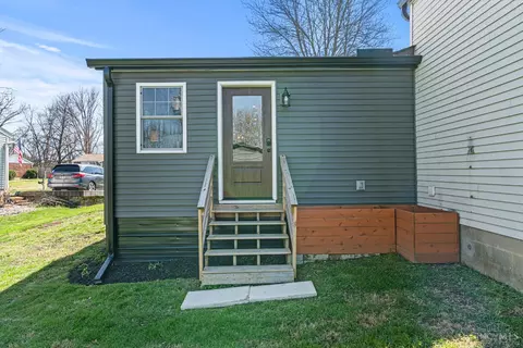 Exterior - 4206 Edinburgh Dr, Cincinnati, OH 45245 photo 7 of 12