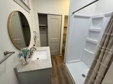 Bath - 201 Progress Ave, Hamilton, OH 45013 photo 1 of 4
