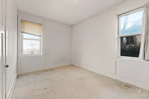 Bedroom - 558 Howell Ave, Cincinnati, OH 45220 photo 1 of 4