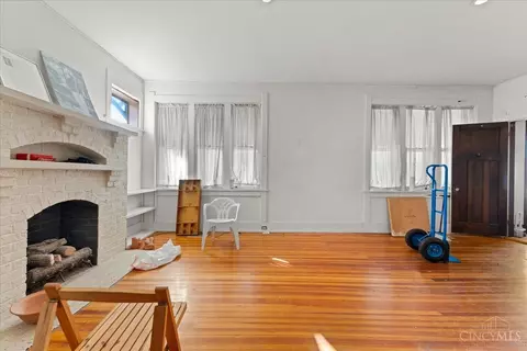 Living - 558 Howell Ave, Cincinnati, OH 45220 photo 3 of 5