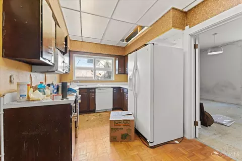 Kitchen - 558 Howell Ave, Cincinnati, OH 45220 photo 1 of 1
