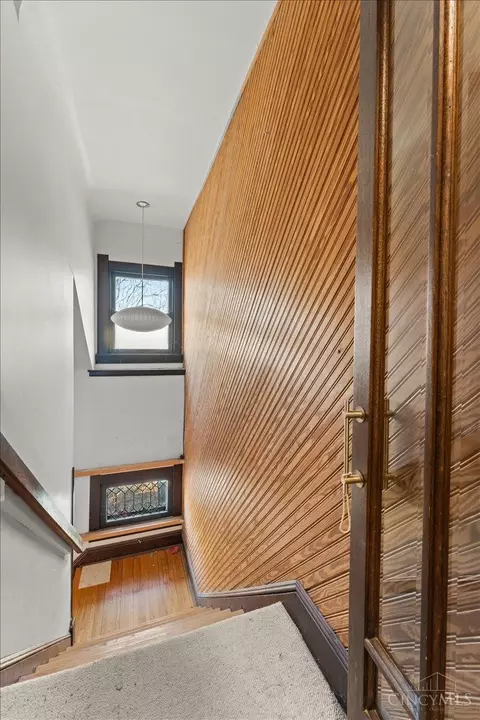 Entry Way - 558 Howell Ave, Cincinnati, OH 45220 photo 3 of 4