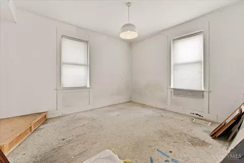Bedroom - 558 Howell Ave, Cincinnati, OH 45220 photo 2 of 4