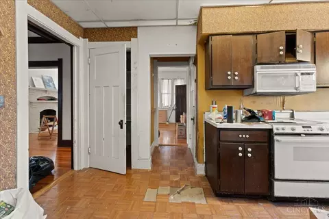 Entry Way - 558 Howell Ave, Cincinnati, OH 45220 photo 1 of 4