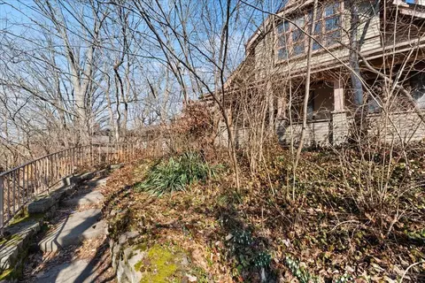 Exterior - 558 Howell Ave, Cincinnati, OH 45220 photo 3 of 4
