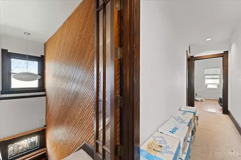 Entry Way - 558 Howell Ave, Cincinnati, OH 45220 photo 4 of 4