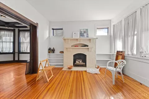 Living - 558 Howell Ave, Cincinnati, OH 45220 photo 2 of 5