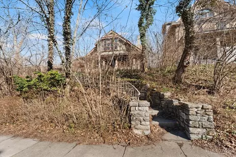 Exterior - 558 Howell Ave, Cincinnati, OH 45220 photo 4 of 4