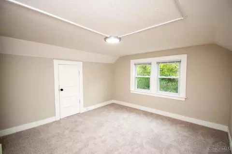 Bedroom - 2097 W Fork Rd, Cincinnati, OH 45211 photo 10 of 12