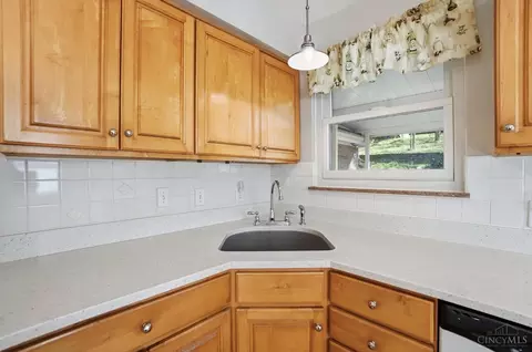 Kitchen - 734 Wilbud Dr, Cincinnati, OH 45205 photo 3 of 5