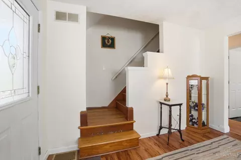 Entry Way - 734 Wilbud Dr, Cincinnati, OH 45205 photo 3 of 4