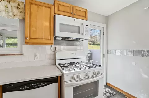 Kitchen - 734 Wilbud Dr, Cincinnati, OH 45205 photo 4 of 5