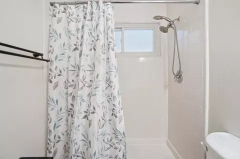 Bath - 734 Wilbud Dr, Cincinnati, OH 45205 photo 3 of 4