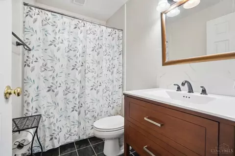 Bath - 734 Wilbud Dr, Cincinnati, OH 45205 photo 2 of 4