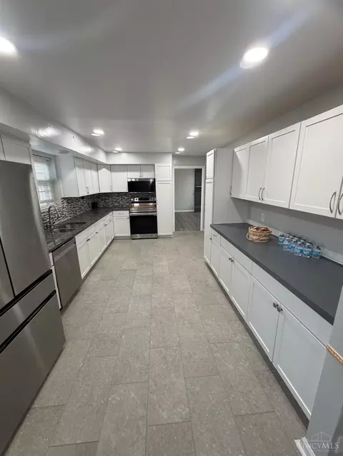 Kitchen - 650 Allencrest Ct, Cincinnati, OH 45231 photo 1 of 1