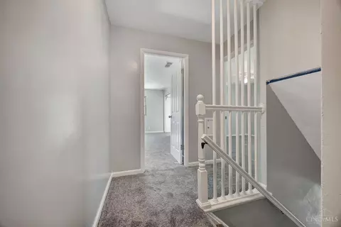 Entry Way - 650 Allencrest Ct, Cincinnati, OH 45231 photo 2 of 2