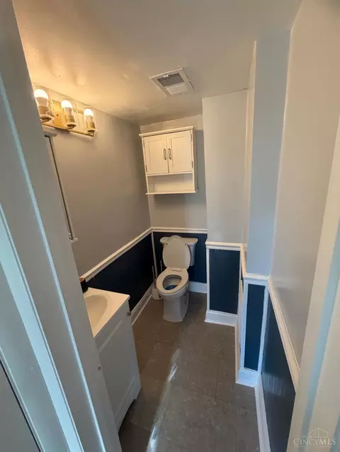 Bath - 650 Allencrest Ct, Cincinnati, OH 45231 photo 1 of 3