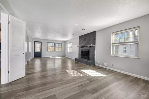 Living - 650 Allencrest Ct, Cincinnati, OH 45231 photo 3 of 3