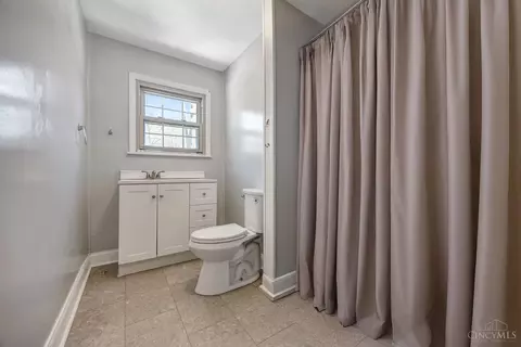 Bath - 650 Allencrest Ct, Cincinnati, OH 45231 photo 3 of 3