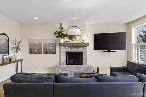 Living - 3570 Monteith Ave, Cincinnati, OH 45208 photo 2 of 3