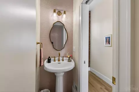 Bath - 3570 Monteith Ave, Cincinnati, OH 45208 photo 1 of 6