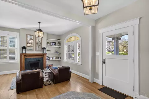 Entry Way - 3570 Monteith Ave, Cincinnati, OH 45208 photo 2 of 15
