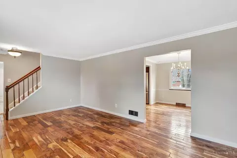 Living - 1959 John Gray Rd, Cincinnati, OH 45240 photo 4 of 8