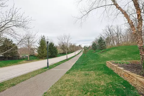 2601 Stonehaven Dr, Cincinnati, OH 45245 photo 57