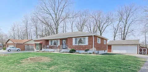 1206 Sycamore Ln, Amelia, OH 45102