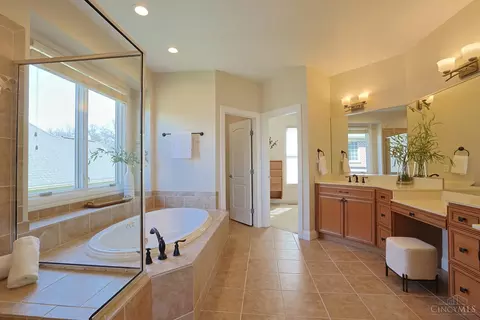 Bath - 10263 Ryans Way, Blue Ash, OH 45241 photo 2 of 6