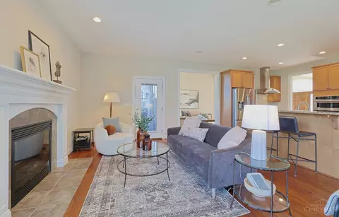 Living - 10263 Ryans Way, Blue Ash, OH 45241 photo 4 of 5
